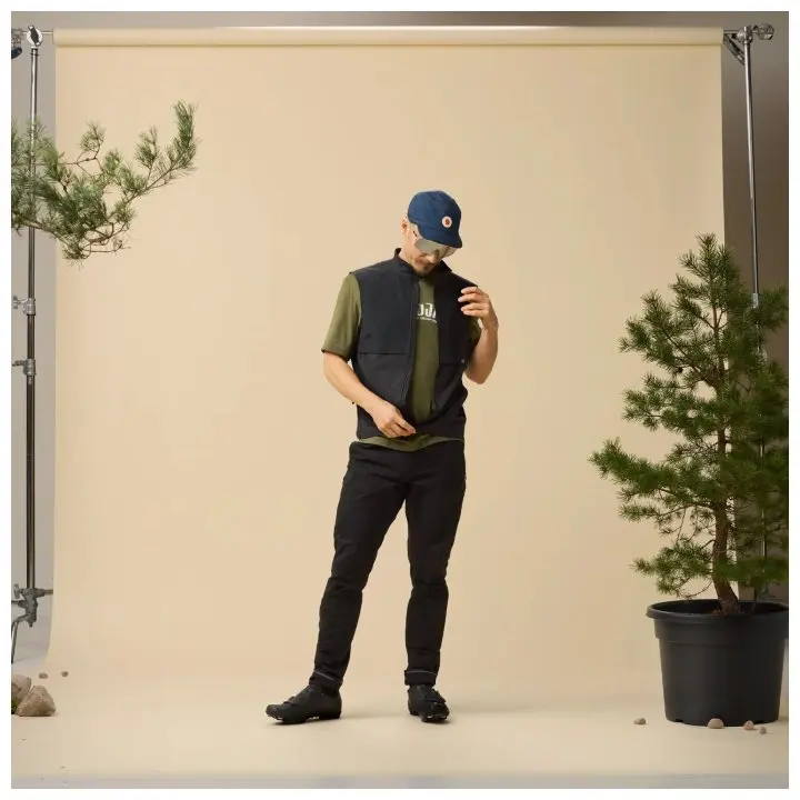 Hoja_Adventure_Vest_M_12500161-550_H_MODEL_0254.jpg Hoja Adventure Vest M