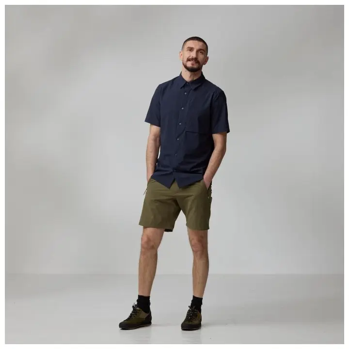 High_Coast_Pack_Shirt_SS_M_12600249-555_C_MODEL_1189.jpg High Coast Pack Shirt SS M