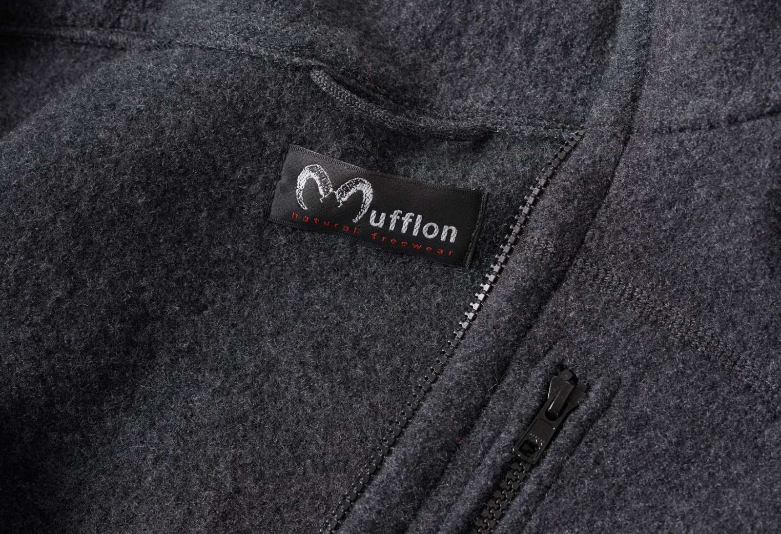 Schwarze Mufflon Jacke mit Label