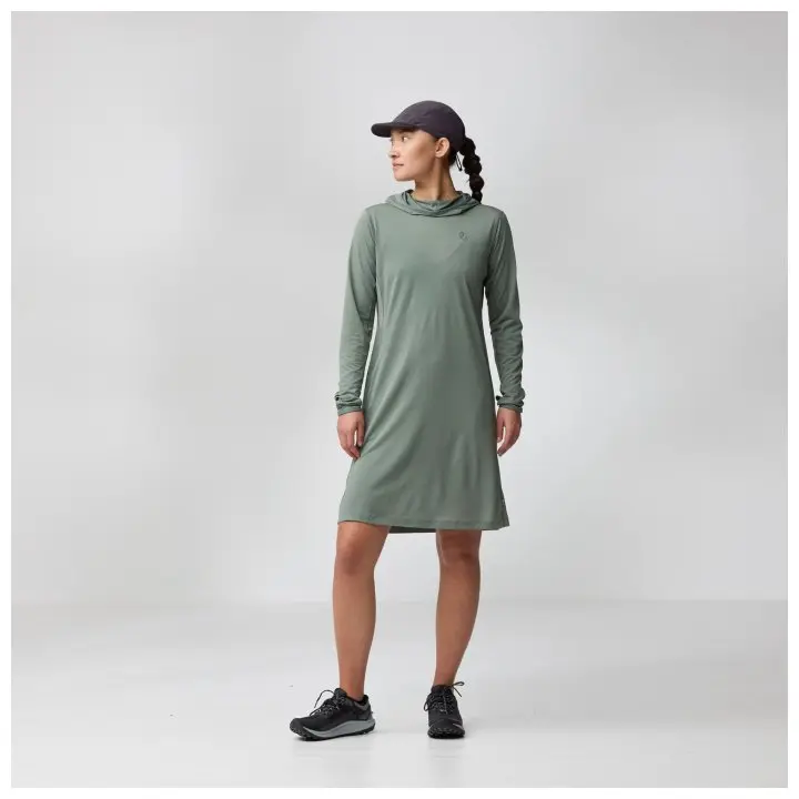 Abisko_Sun-hoodie_Dress_W_14300012-614_C_MODEL_1986.jpg Abisko Sun-hoodie Dress W