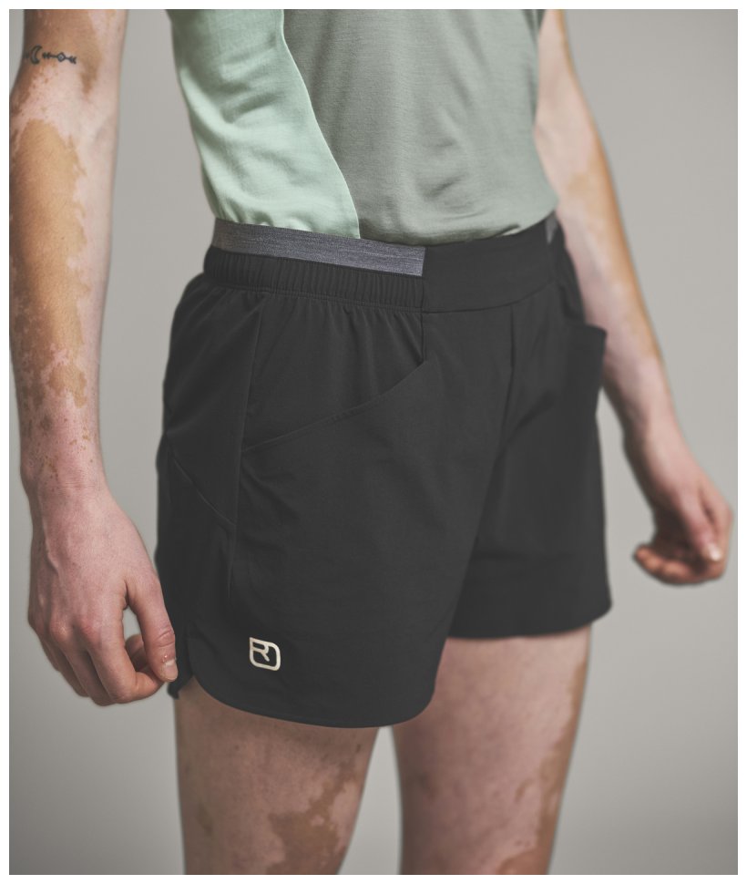 Trace Shorts W