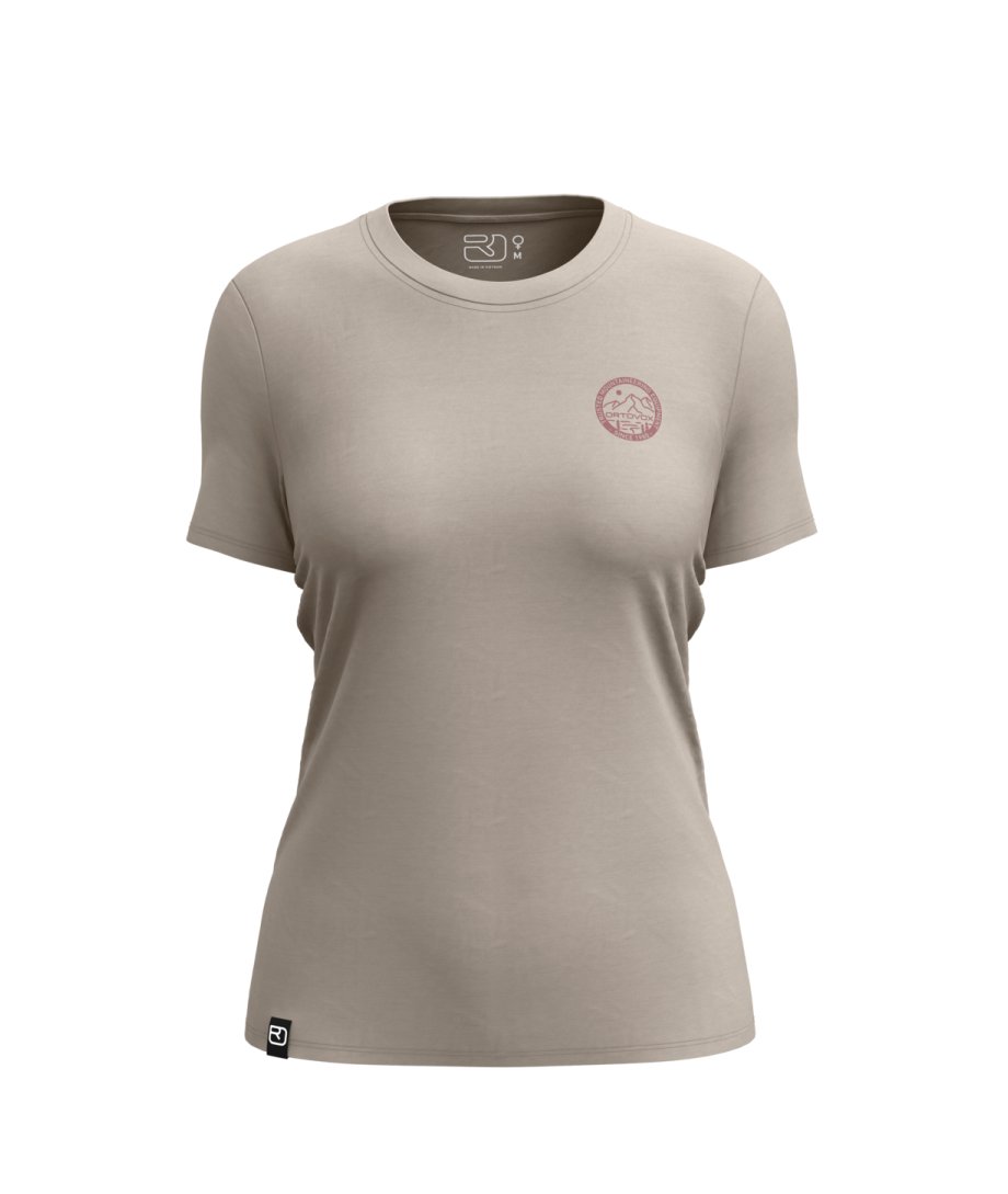 399197-83091-00401-185_Merino_Mtn_Badge_TS_W_dark_linen-B-01.jpg 185 Merino Mtn Badge TS W