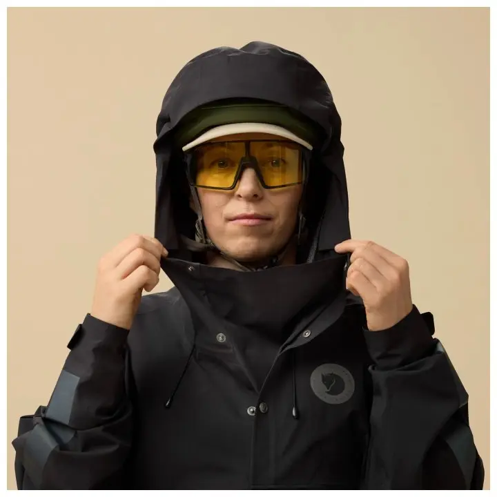 Hoja_Rain_Poncho_13500017-550_H_MODEL_0257.jpg Hoja Rain Poncho