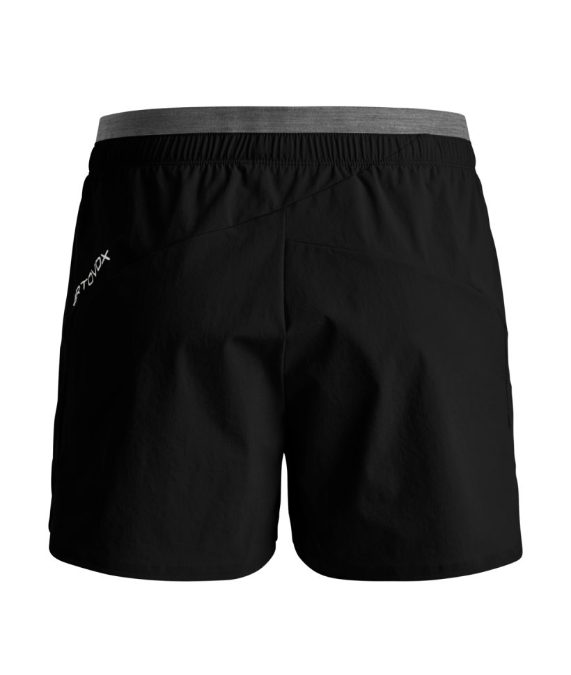 Trace Shorts W