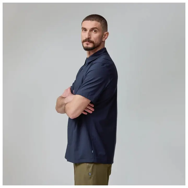 High_Coast_Pack_Shirt_SS_M_12600249-555_E_MODEL_1237.jpg High Coast Pack Shirt SS M