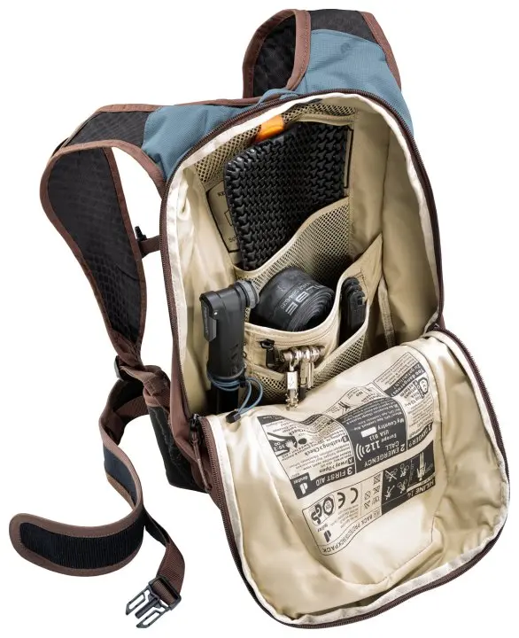 356279-3213124-3626-Hiline14_atlantic_raisin-D-08.jpg Hiline 14