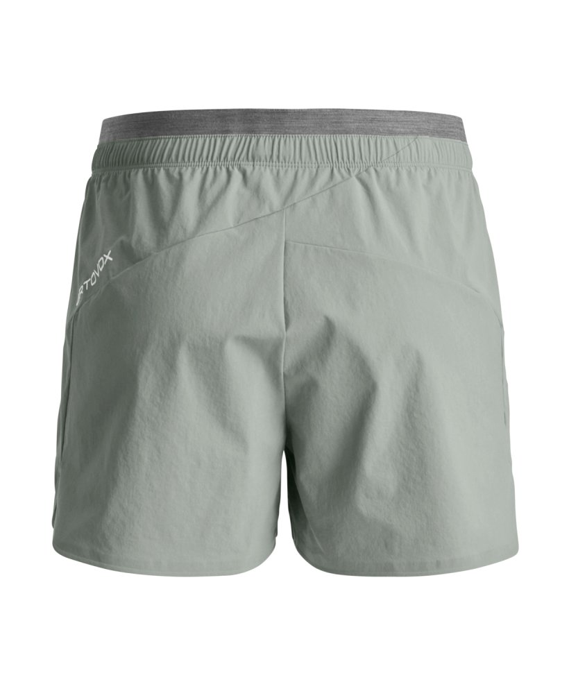 Trace Shorts W