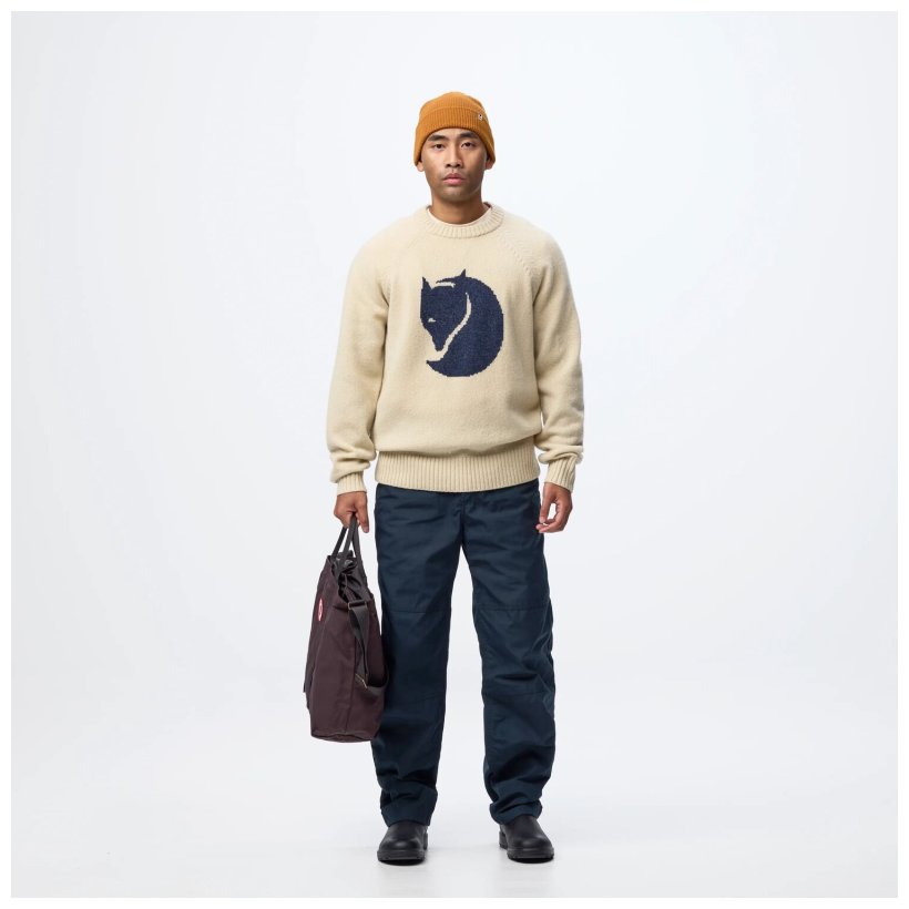 Fjallraven_Logo_Knit_Sweater_M_12600351-191_C_MODEL_1754.jpg Fjällräven Logo Knit Sweater M
