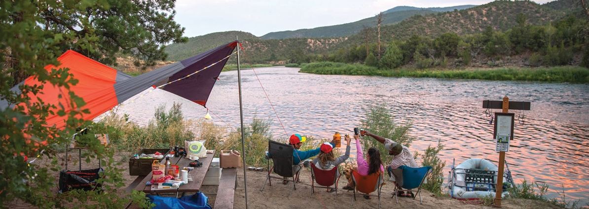 Campingstühle am Fluss Campingstühle am Fluss