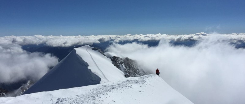 Bergspitze Ein Mann in den Bergen