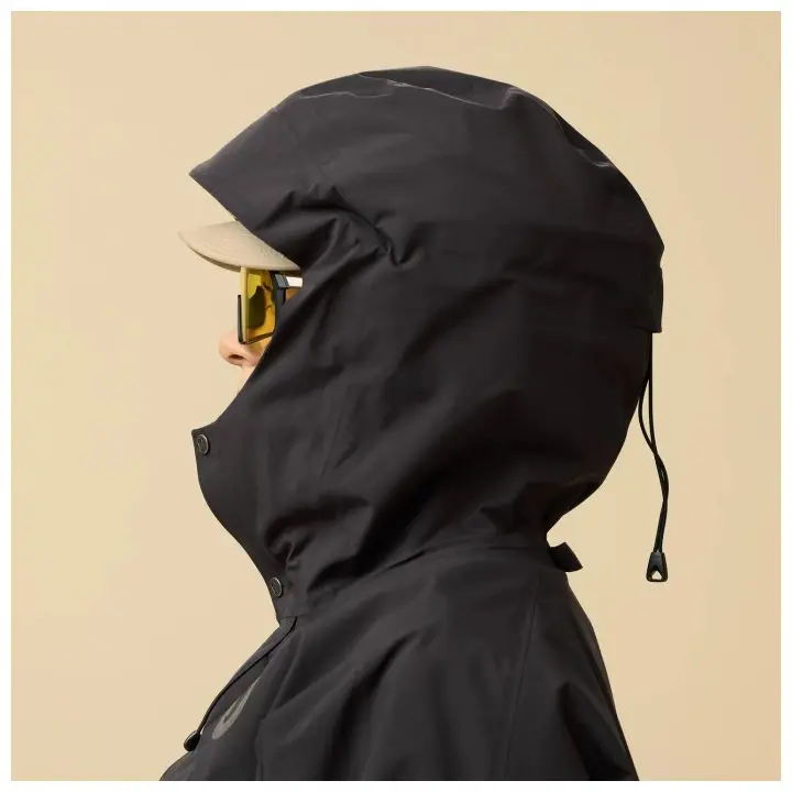 Hoja_Rain_Poncho_13500017-550_J_MODEL_0278.jpg Hoja Rain Poncho