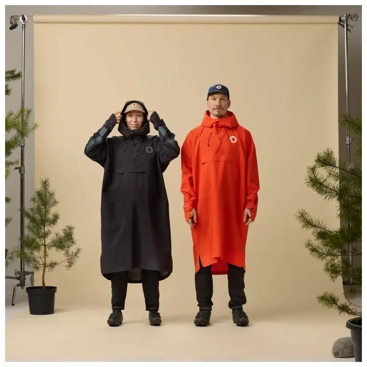 Hoja_Rain_Poncho_13500017-550_C_MODEL_0053.jpg Hoja Rain Poncho