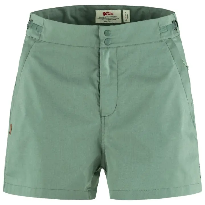 Abisko_Hike_Shorts_W_14200178-614_A_MAIN_FJR.jpg Farbe: Patina Green 614 - Abisko Hike Shorts W